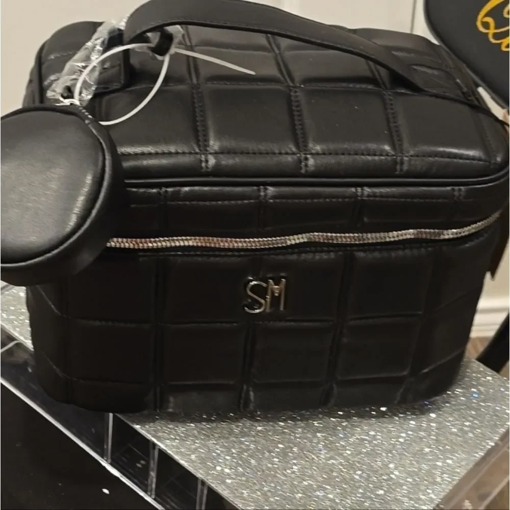 Steve Madden Quilted Zip- Around Cosmetic Case‎ w/Detachable Coin Wallet